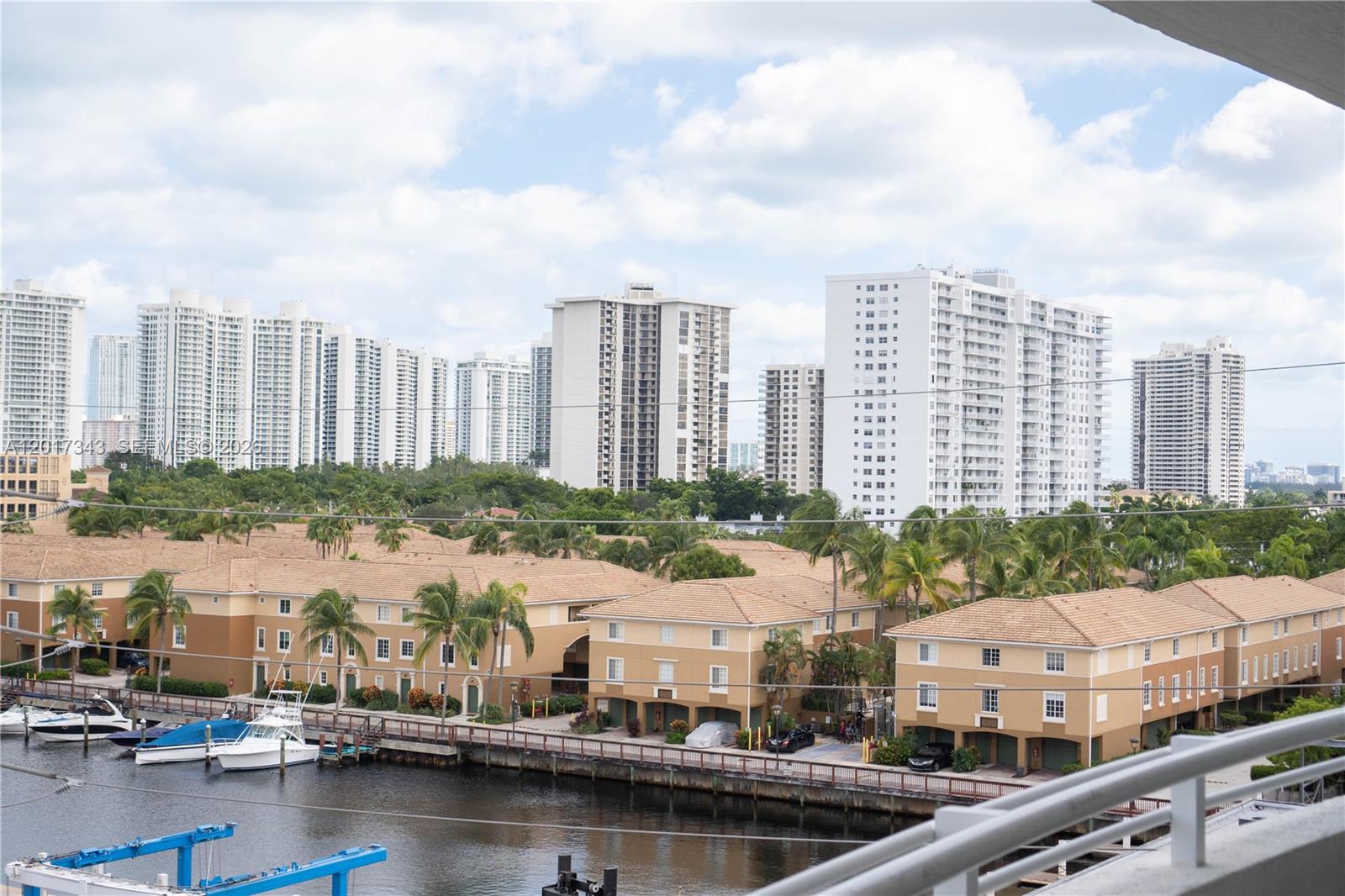 image The Venture at Aventura51
