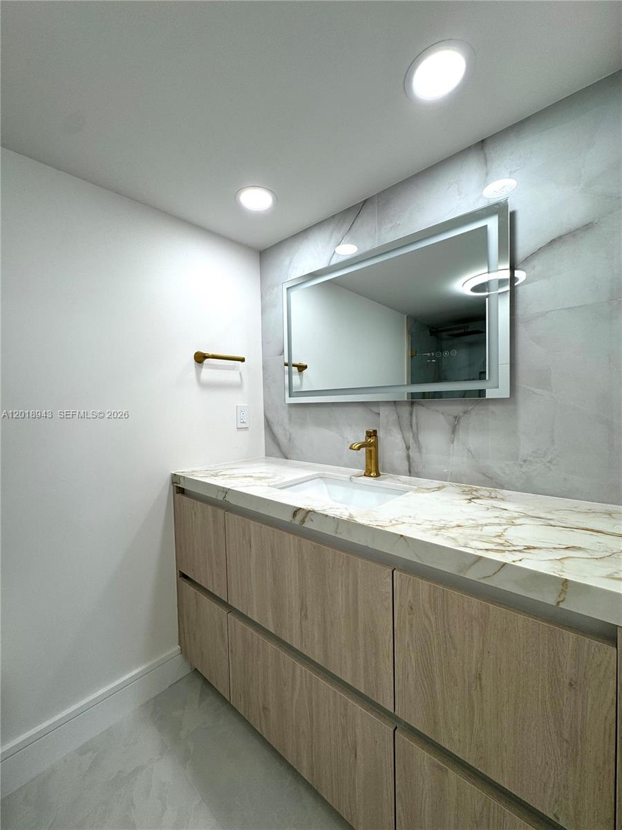 3400 Galt Ocean Dr #702S Fort Lauderdale, FL 33308