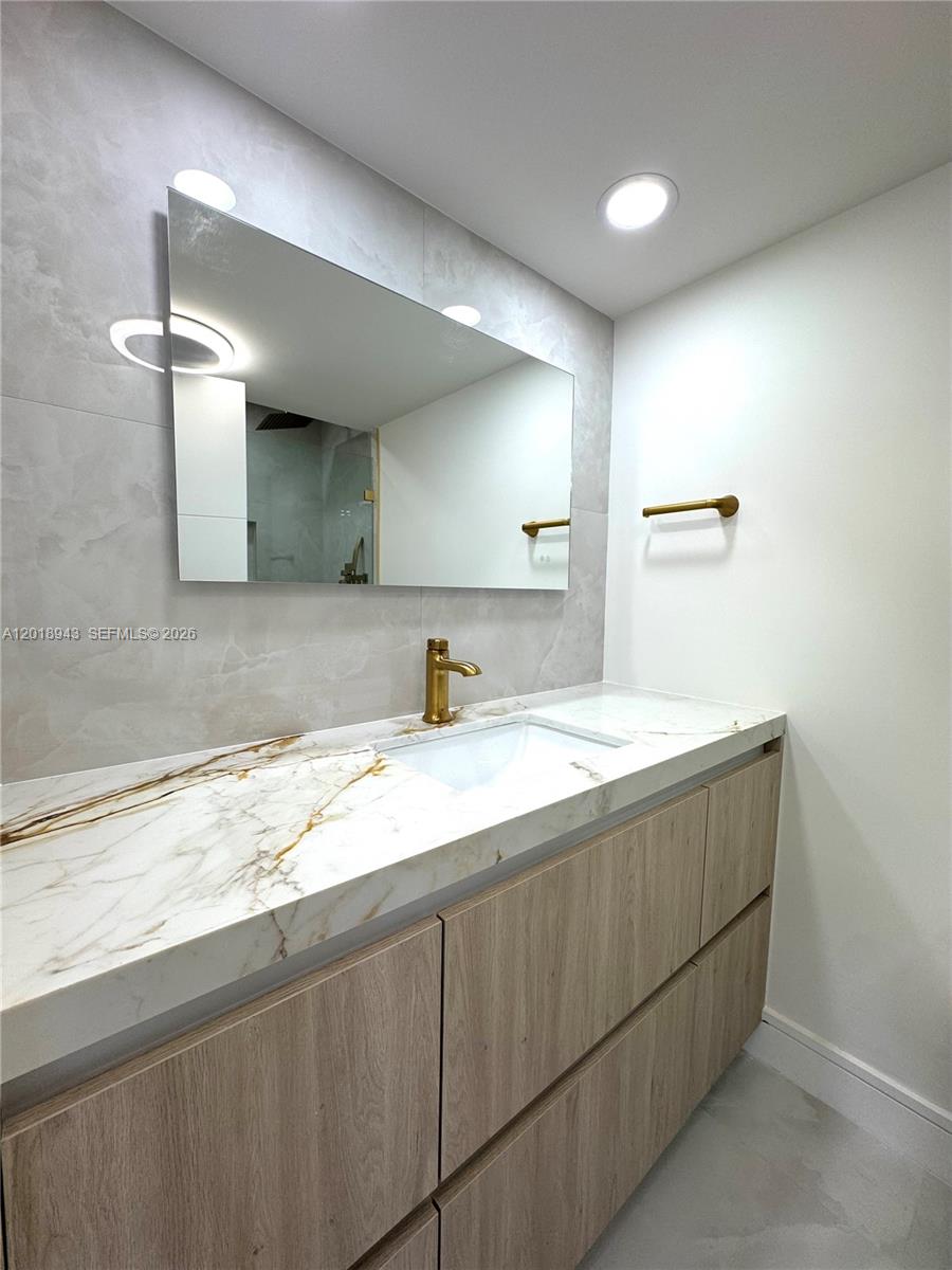 3400 Galt Ocean Dr #702S Fort Lauderdale, FL 33308