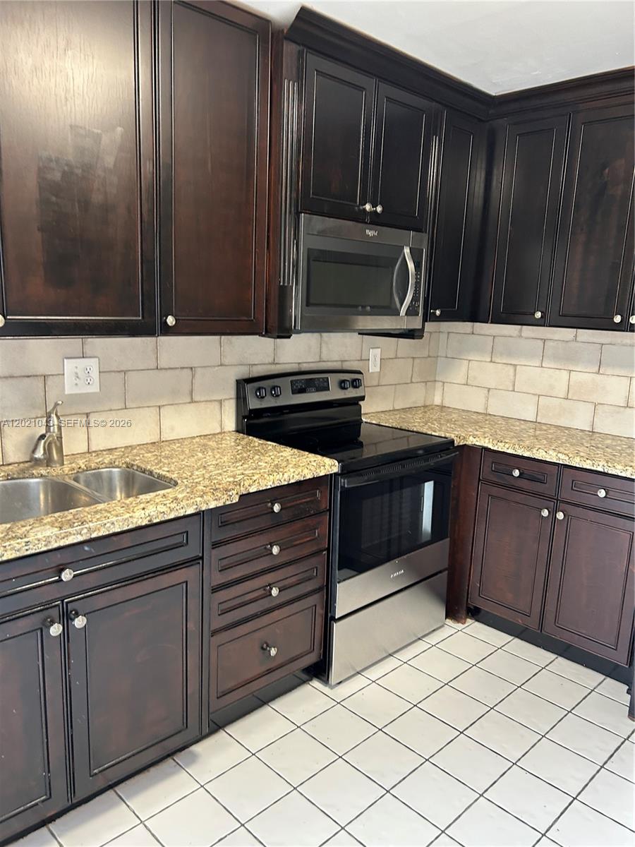 1136 NE 210th Ter #1136