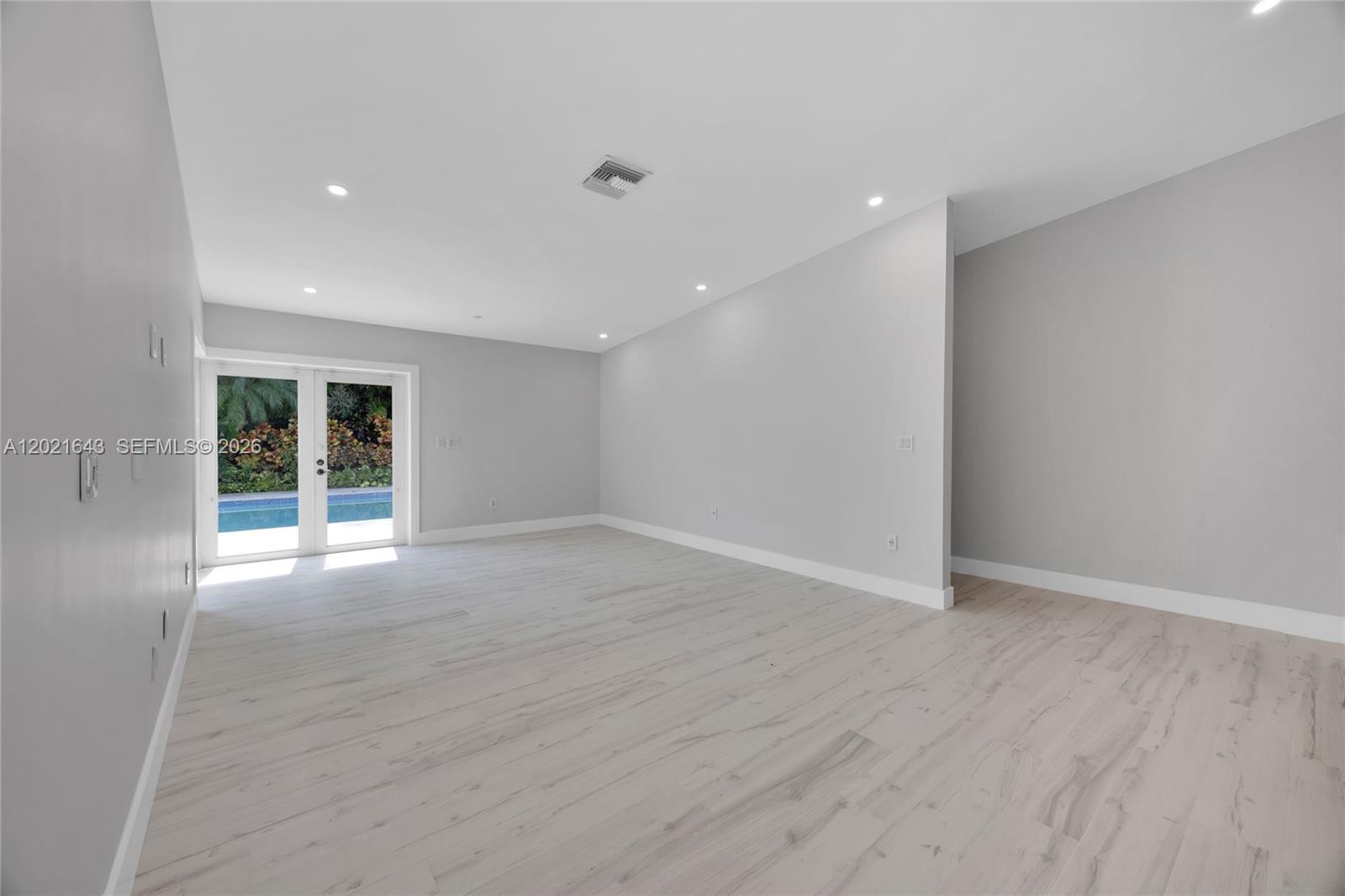 8303 Old Cutler Rd Coral Gables, FL 33143