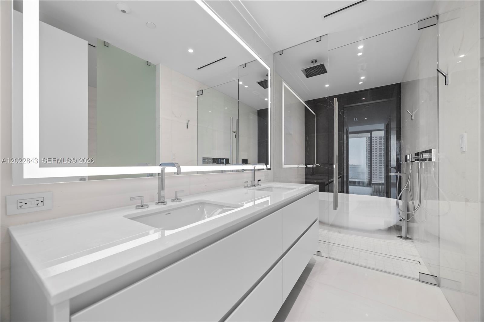 300 Biscayne Blvd Way #1102 Miami, FL 33131