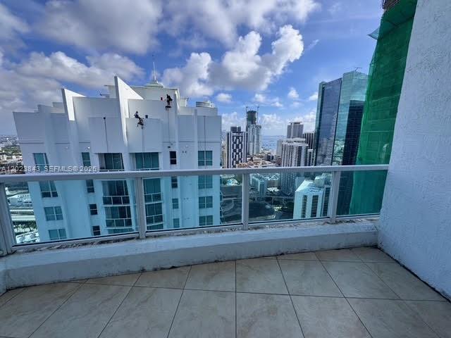 image Brickell on the River South16