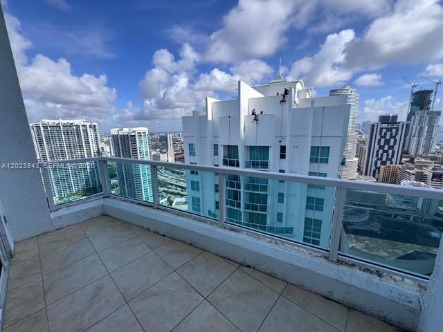image Brickell on the River South17