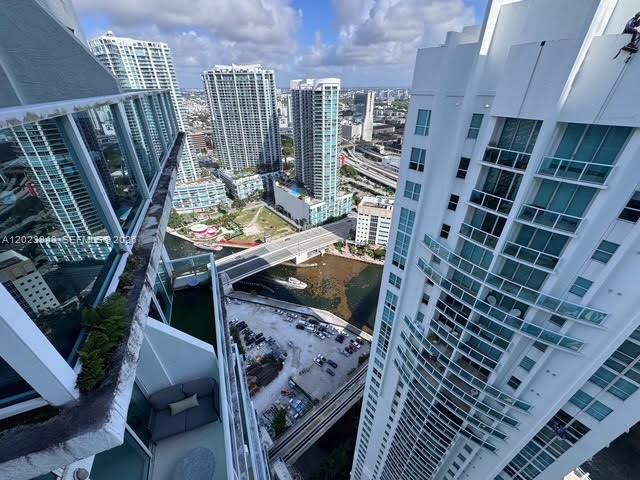image Brickell on the River South19