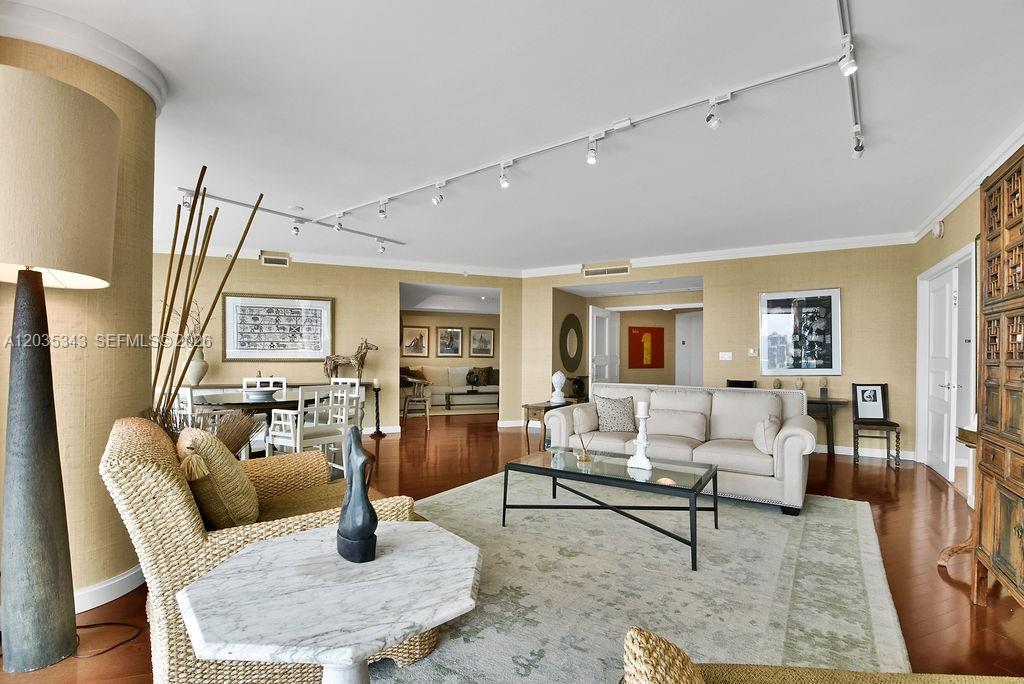 19955 NE 38th #1701 Aventura, FL 33180