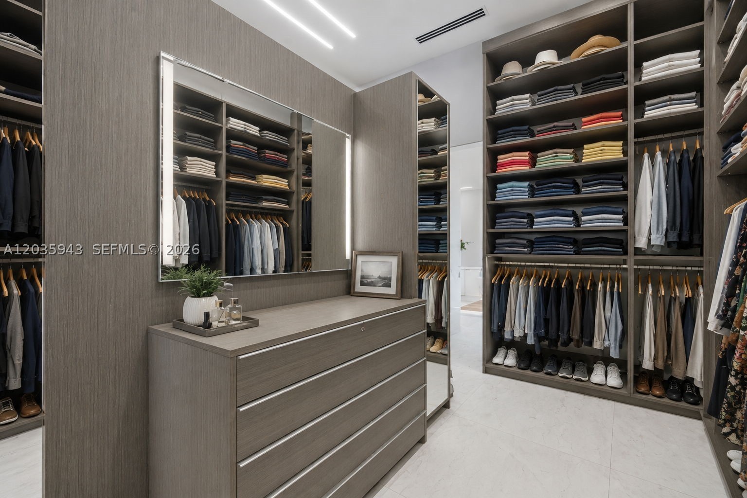 1205 Seagull Ter Hollywood, FL 33019