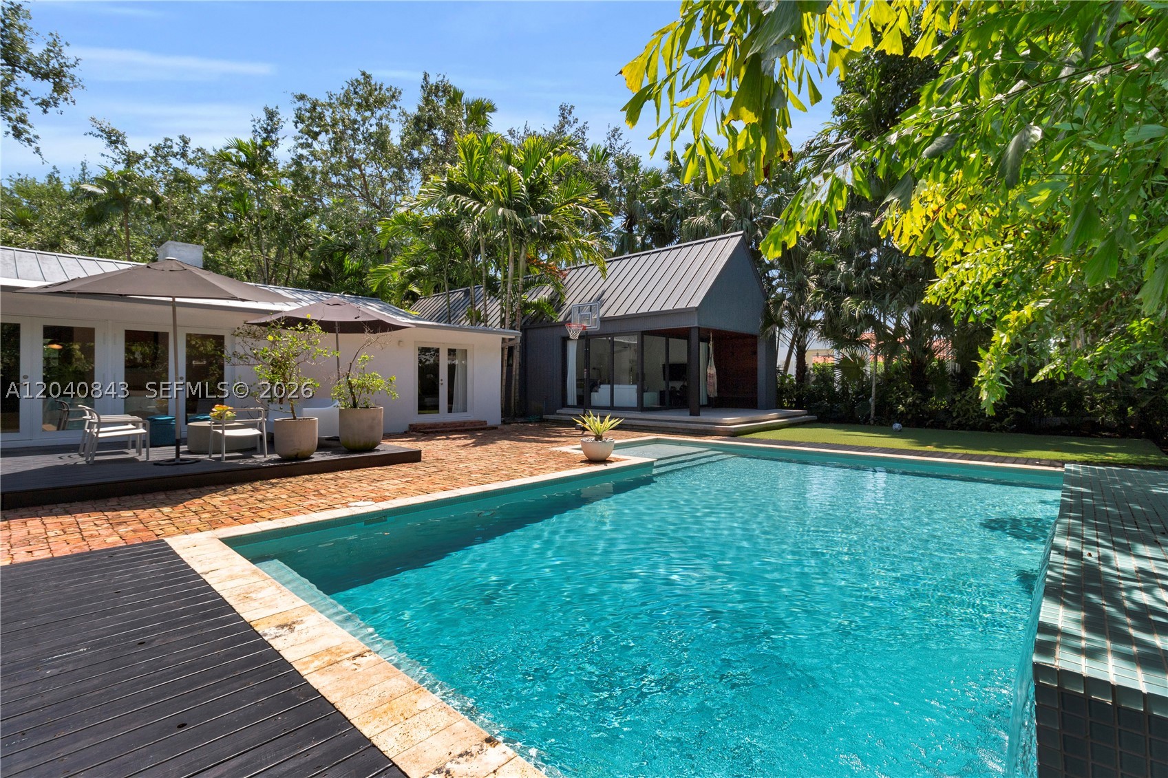 7420 SW 53rd Pl Miami, FL 33143
