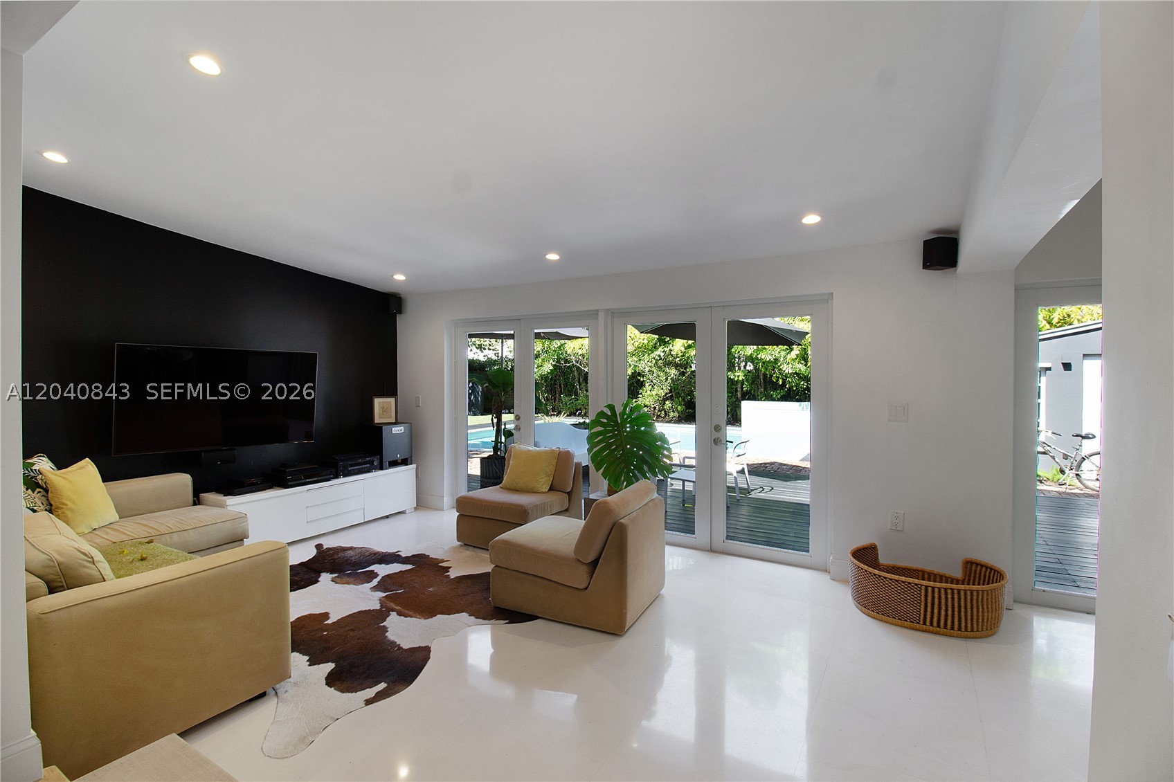7420 SW 53rd Pl Miami, FL 33143