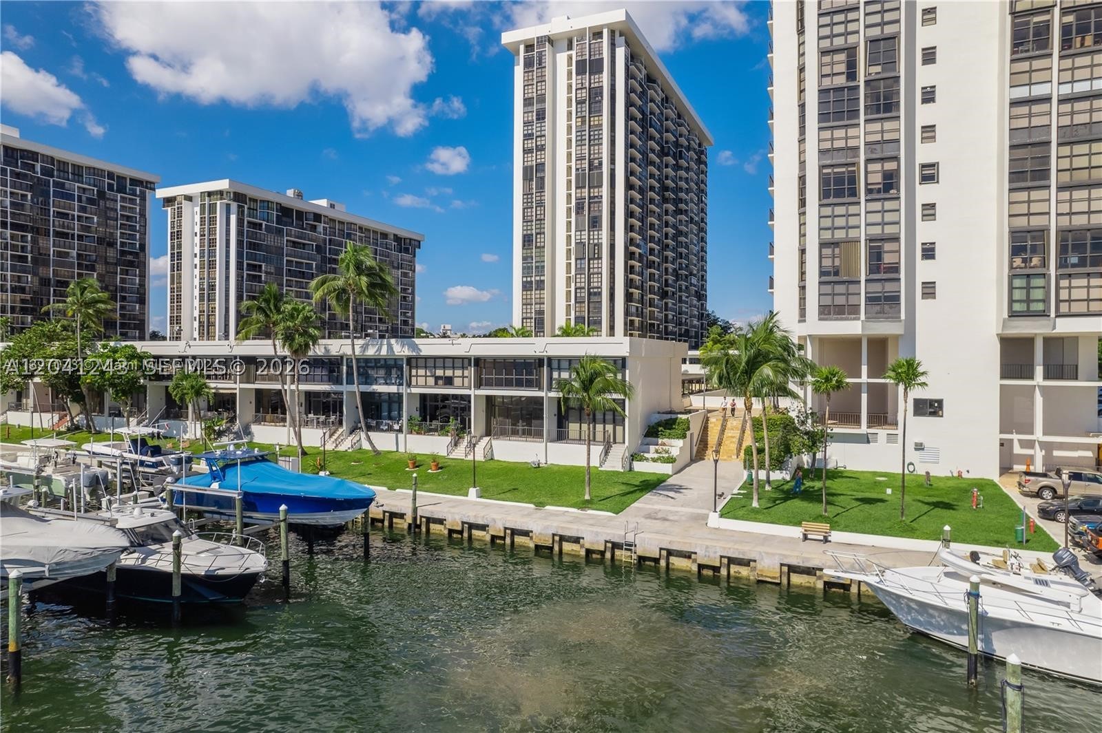 image Brickell Place I14