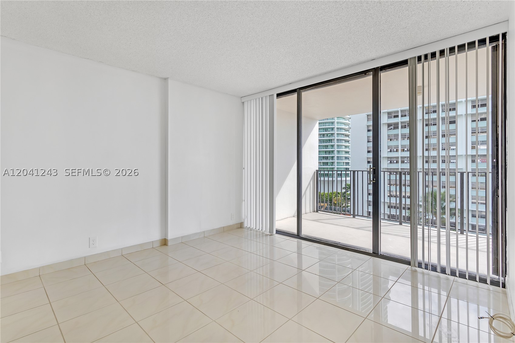 image Brickell Place I4