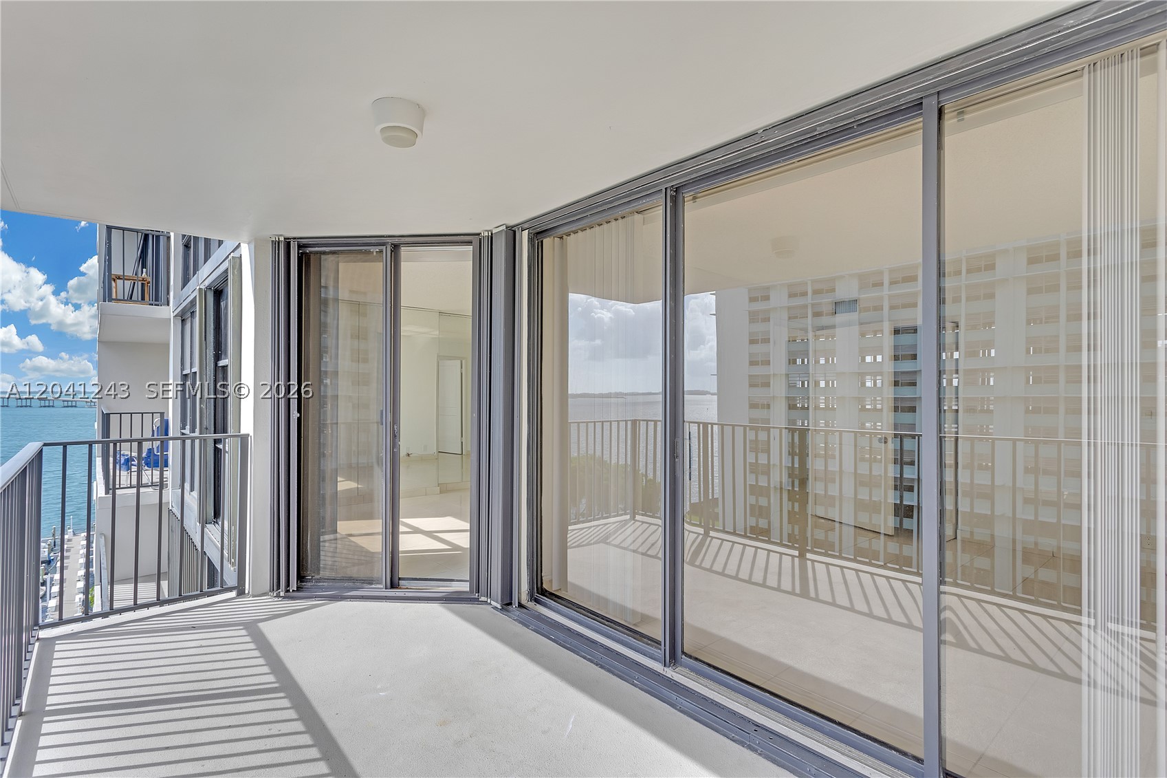 image Brickell Place I7