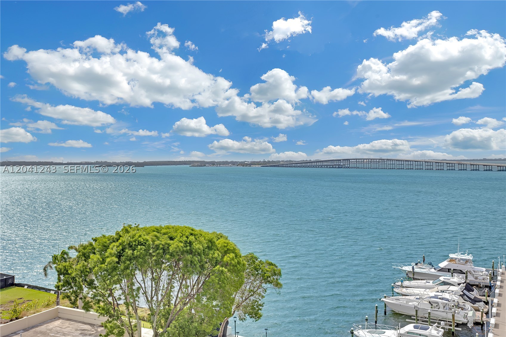 image Brickell Place I8