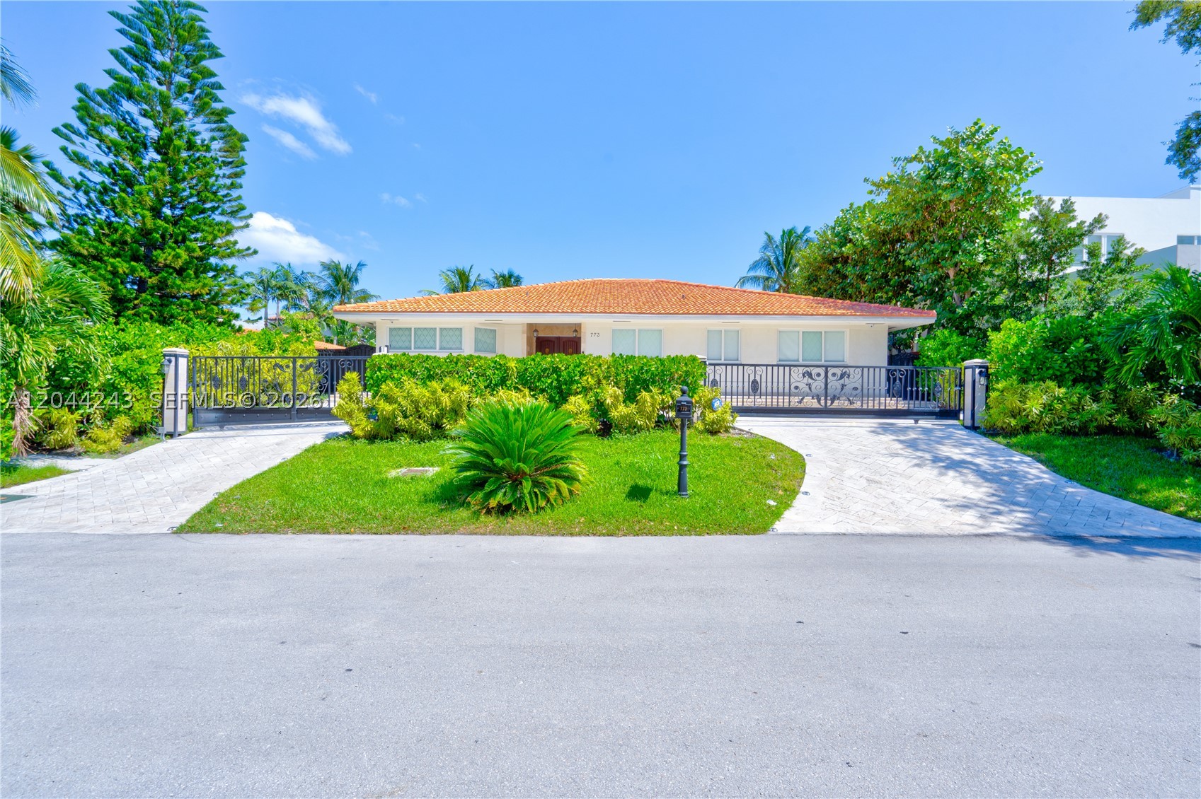 773 Woodcrest Rd Key Biscayne, FL 33149