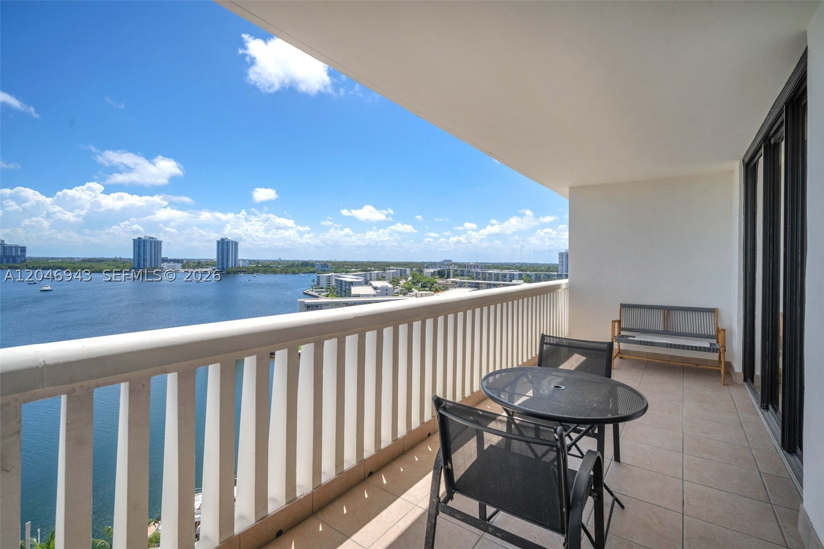 1000 W Island Blvd #1206