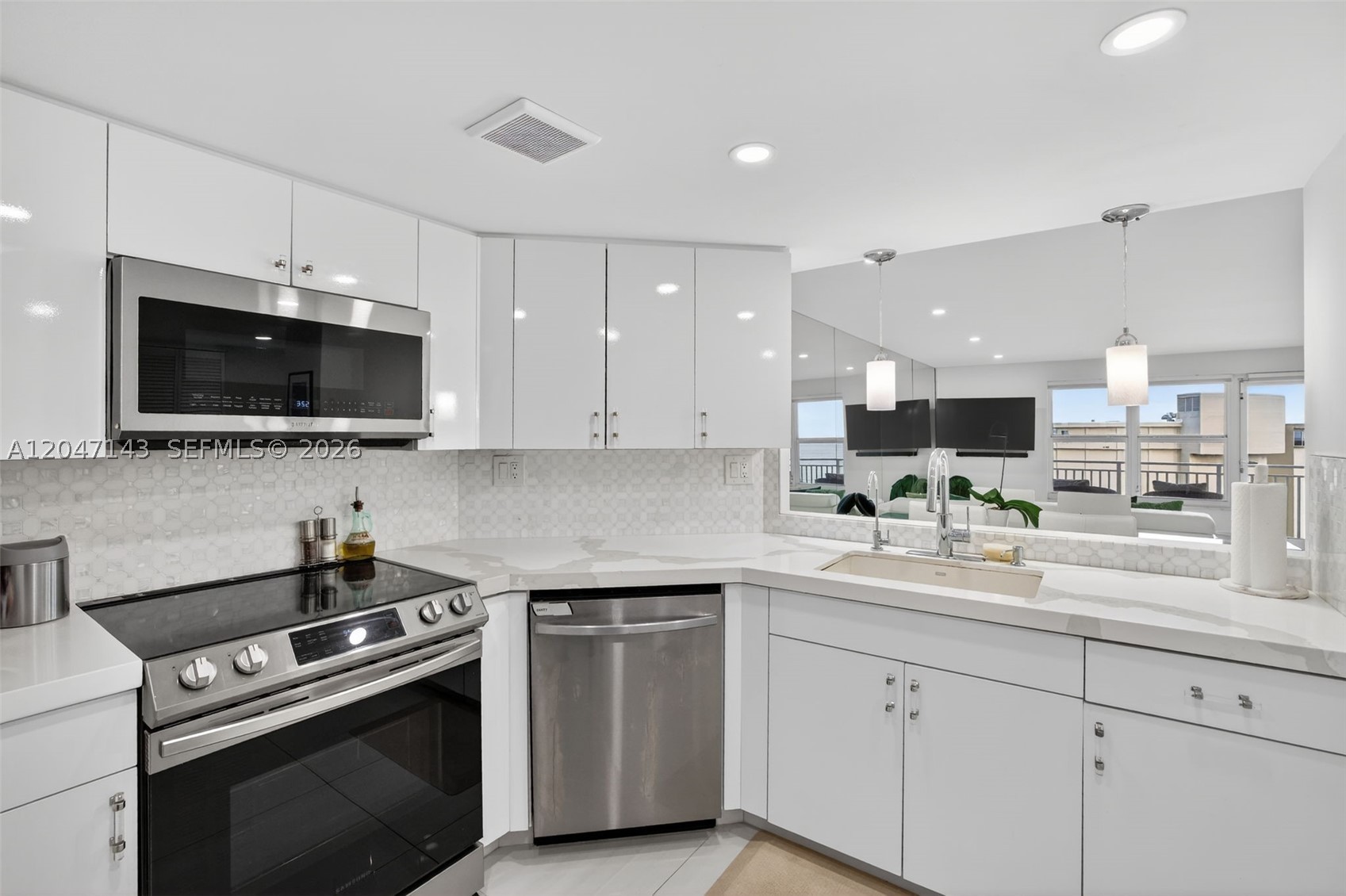 3000 E Sunrise Blvd #14C Fort Lauderdale, FL 33304