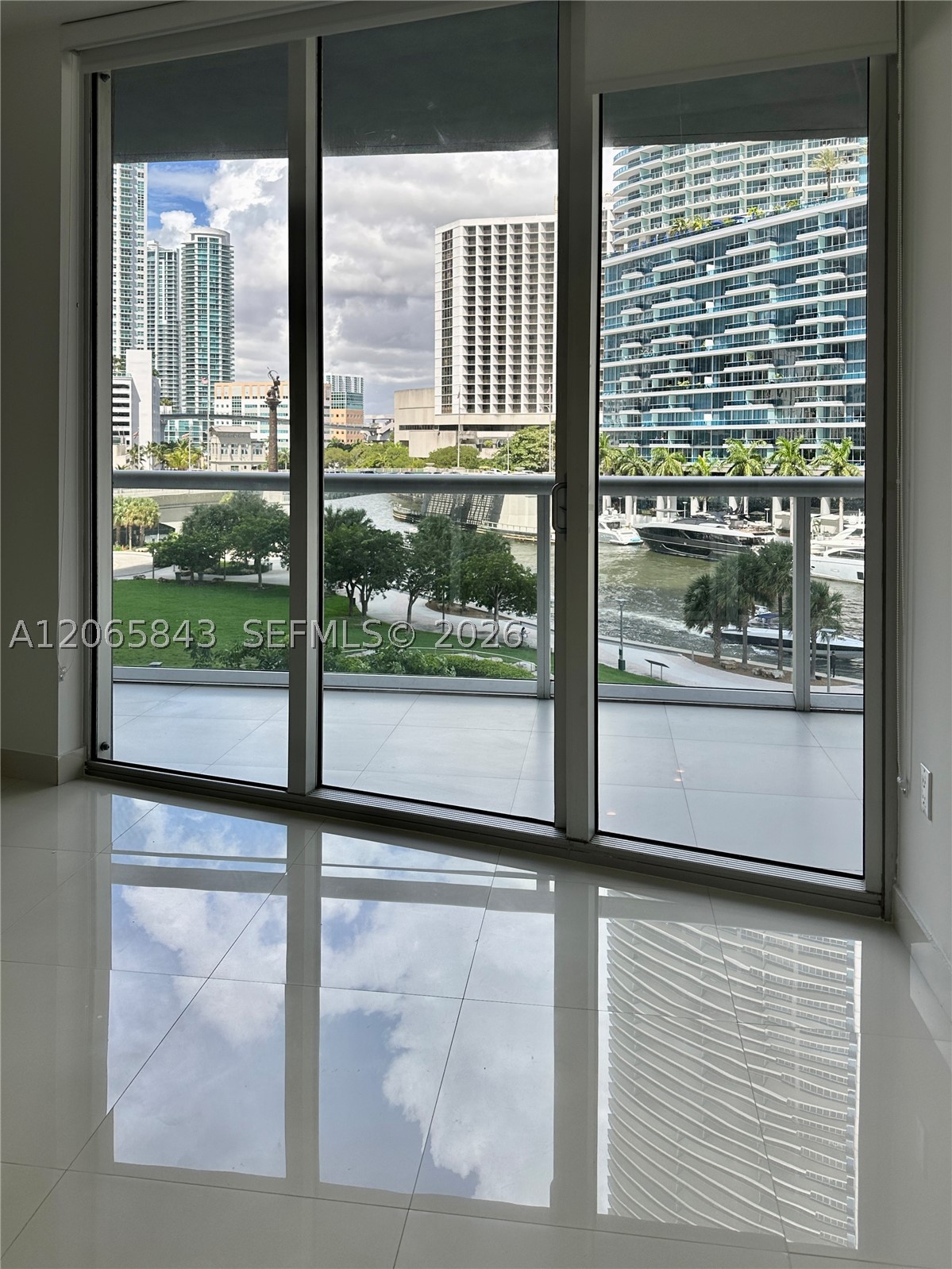image Icon Brickell I18