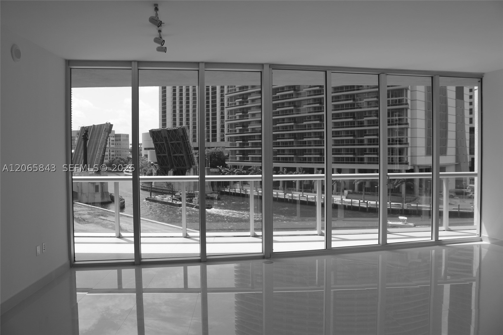 image Icon Brickell I5