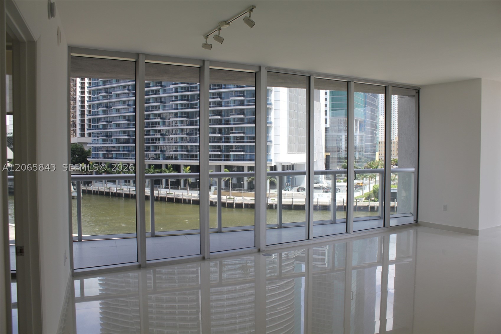 image Icon Brickell I6