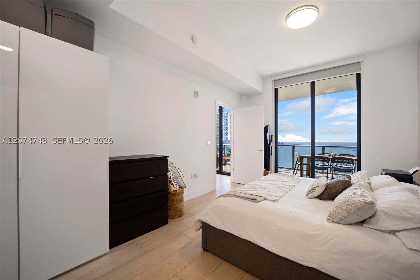 1010 Brickell Ave #4701 Miami, FL 33131
