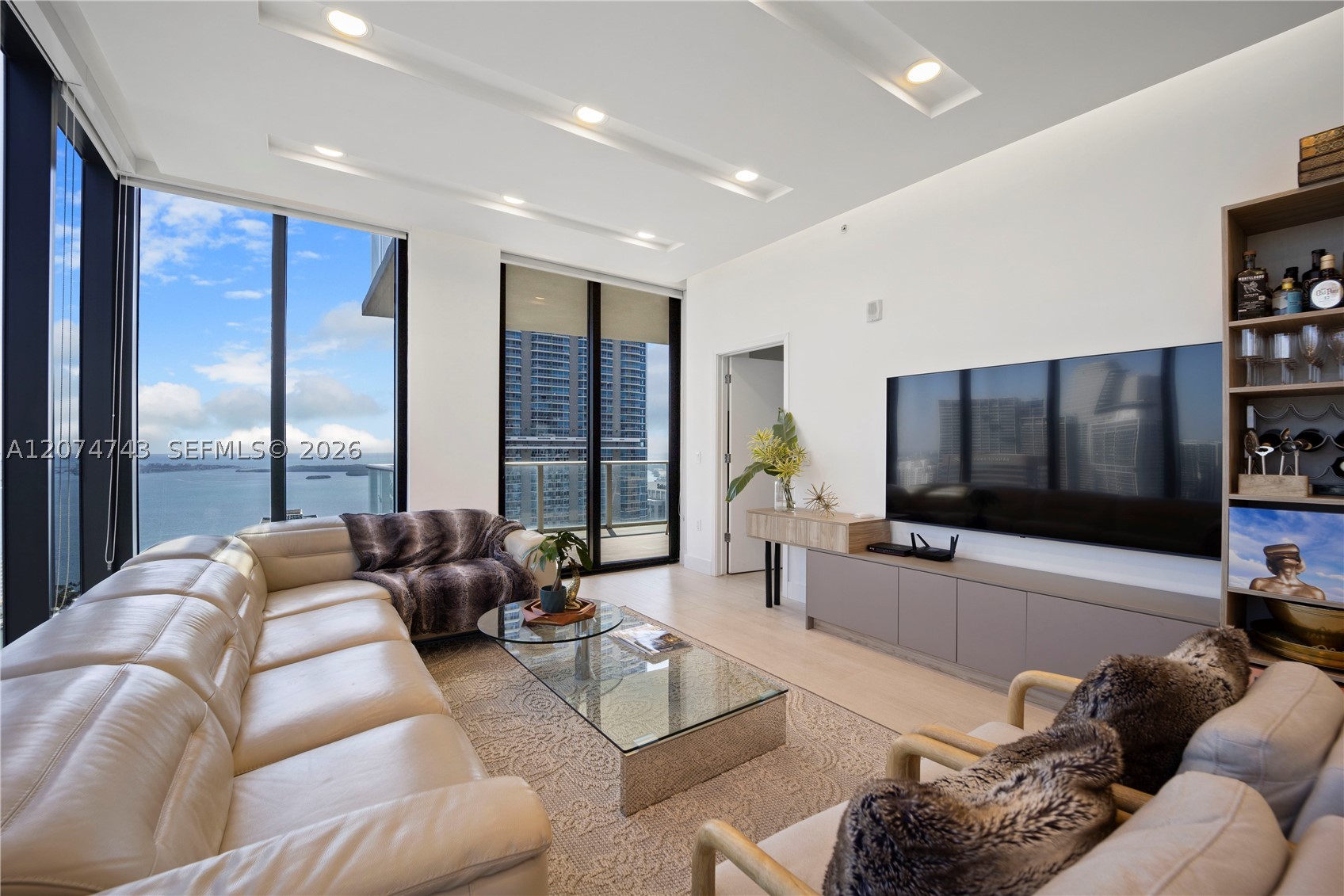 1010 Brickell Ave #4701 Miami, FL 33131