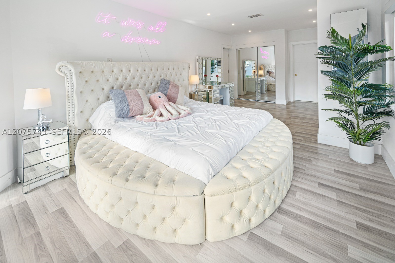 1460 Marseille Dr