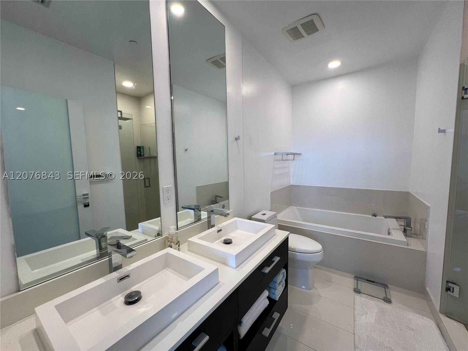 45 SW 9th St #4408 Miami, FL 33130