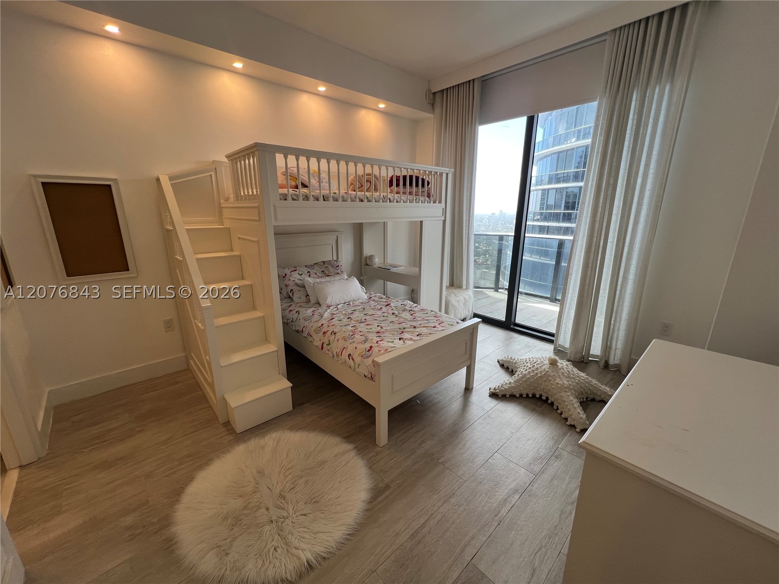 45 SW 9th St #4408 Miami, FL 33130