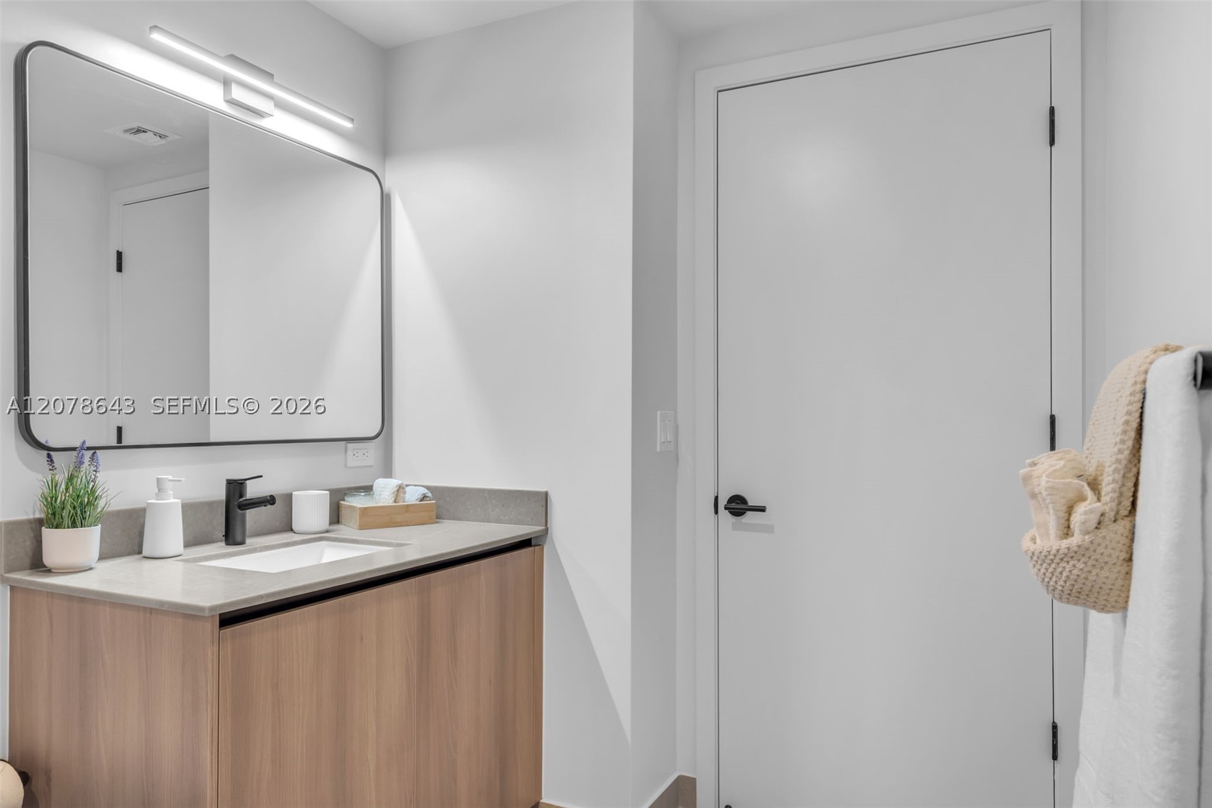121 NE 5th St #2708 Miami, FL 33132