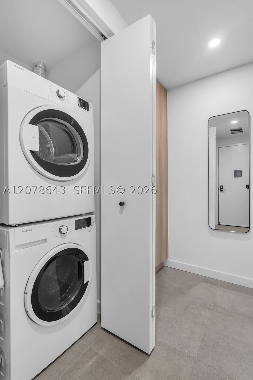 121 NE 5th St #2708 Miami, FL 33132