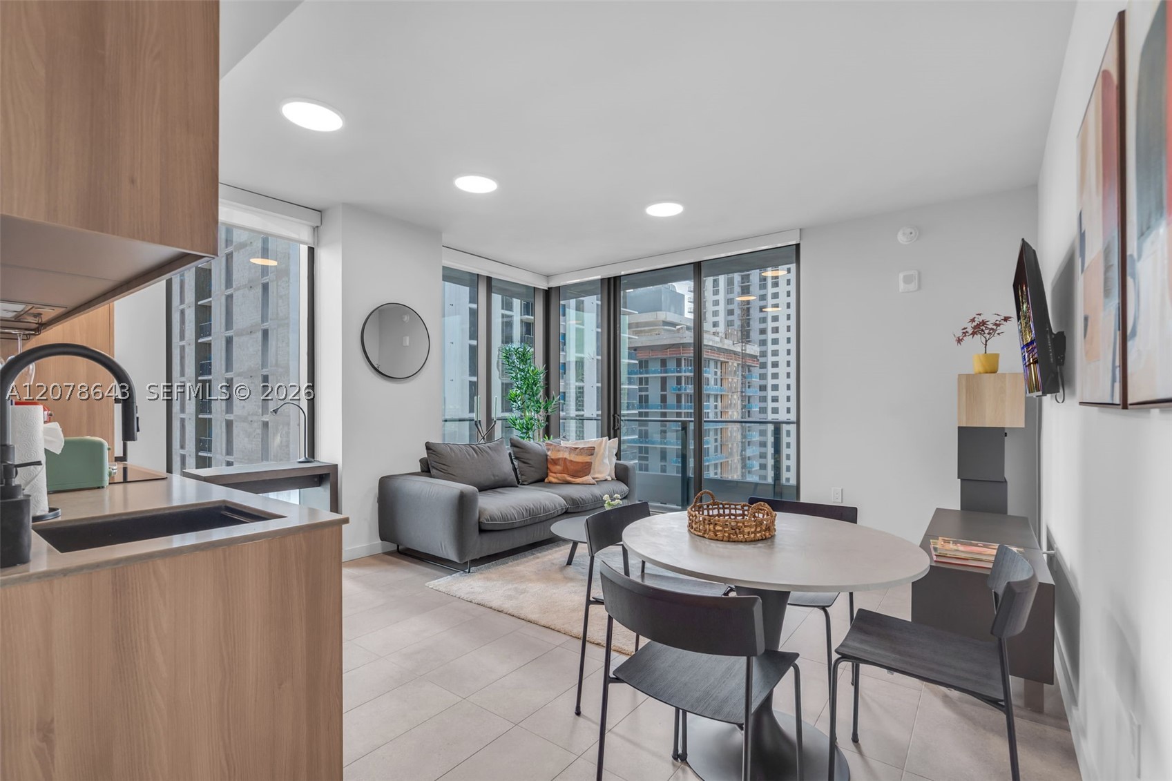 121 NE 5th St #2708 Miami, FL 33132