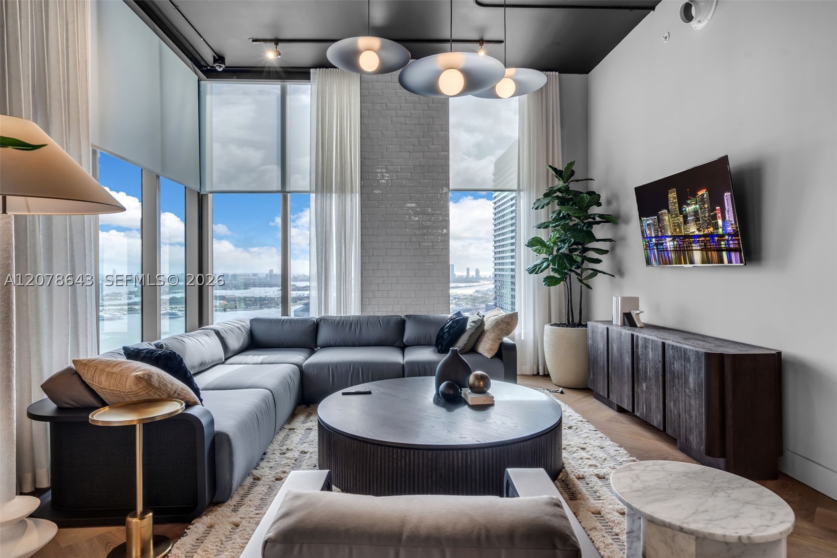 121 NE 5th St #2708 Miami, FL 33132
