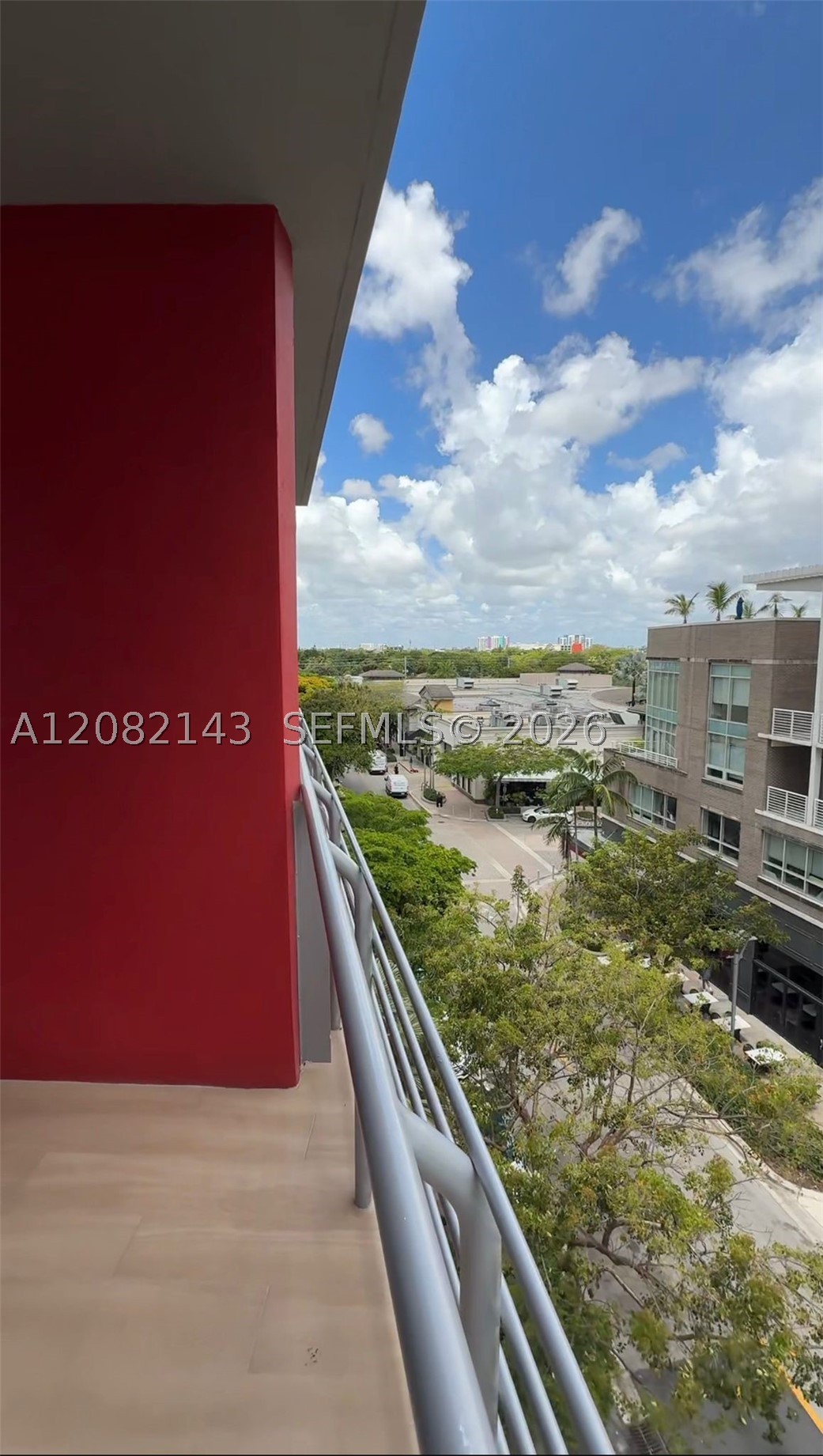 90 NE 32nd St #513