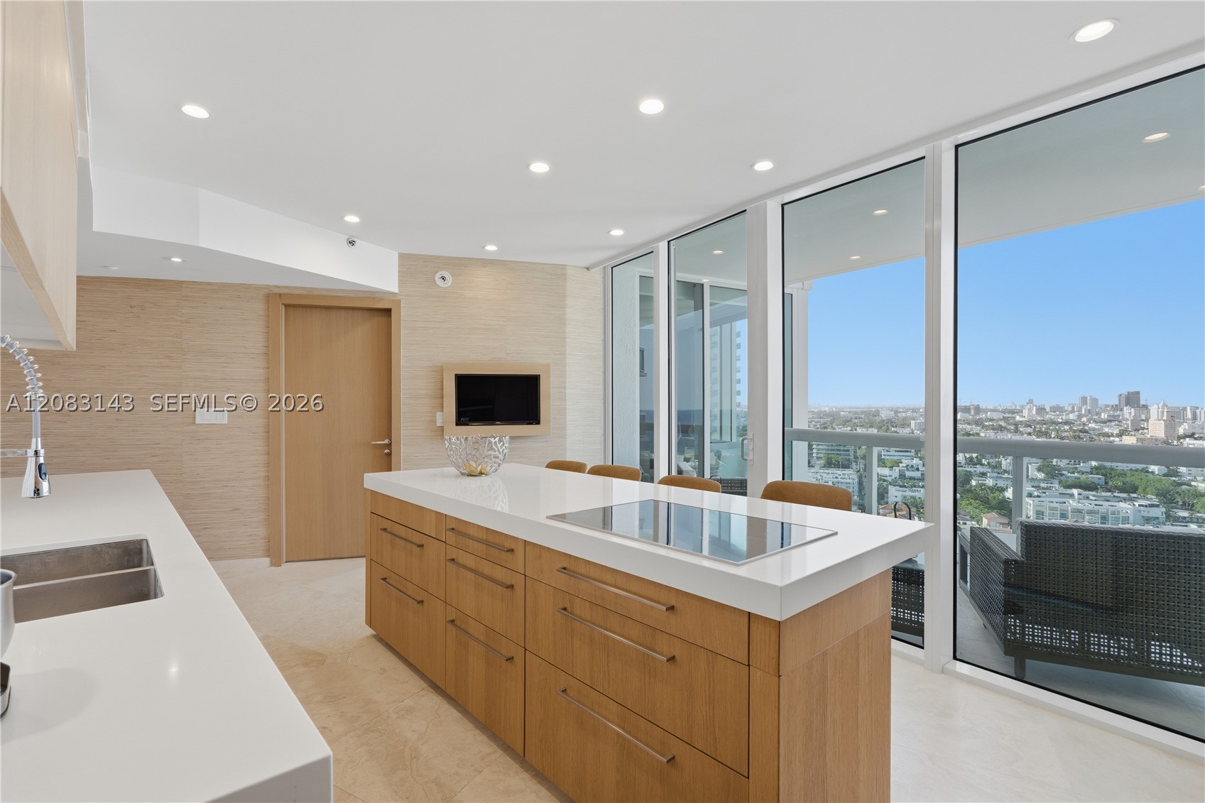 1000 S Pointe Dr #2202 Miami Beach, FL 33139