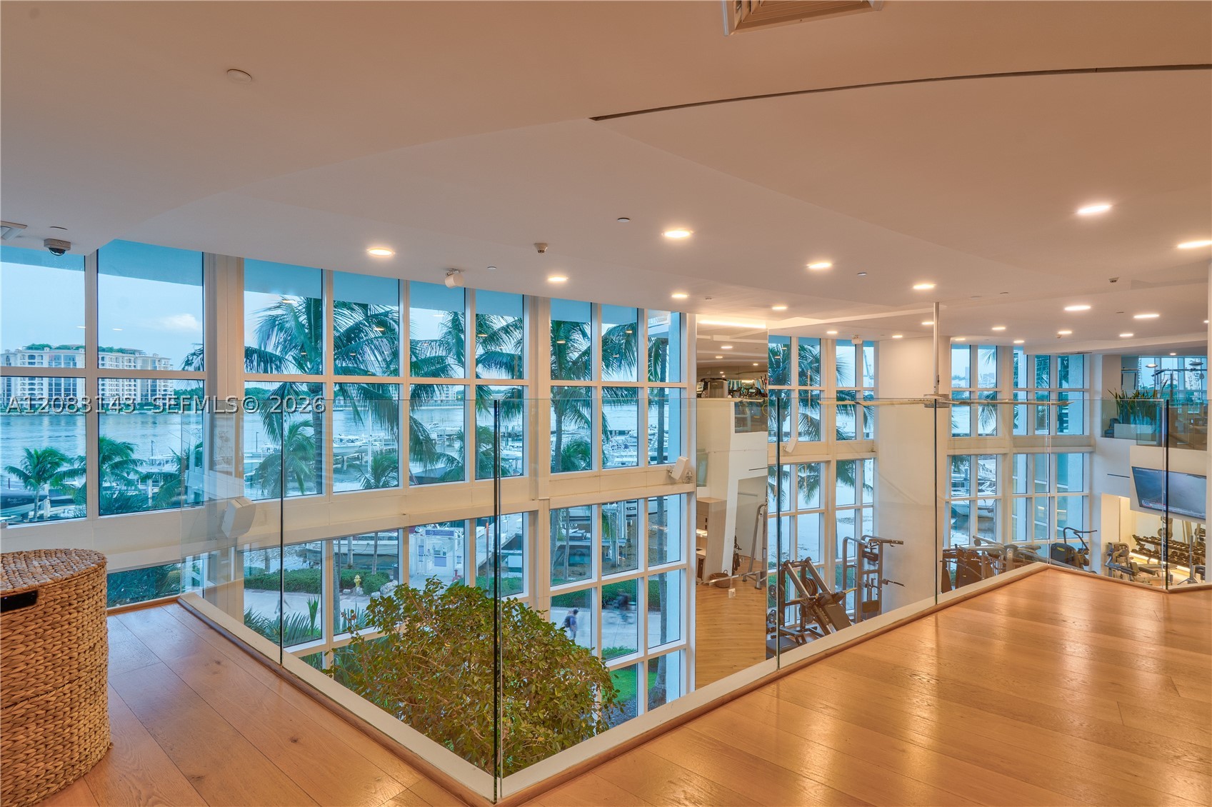 1000 S Pointe Dr #2202 Miami Beach, FL 33139
