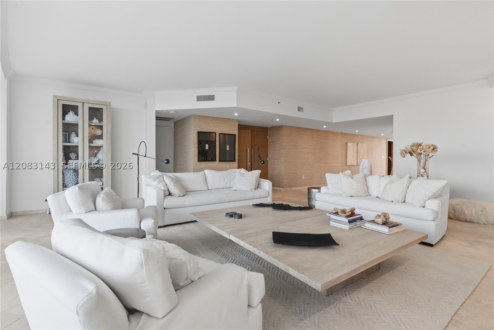 1000 S Pointe Dr #2202 Miami Beach, FL 33139