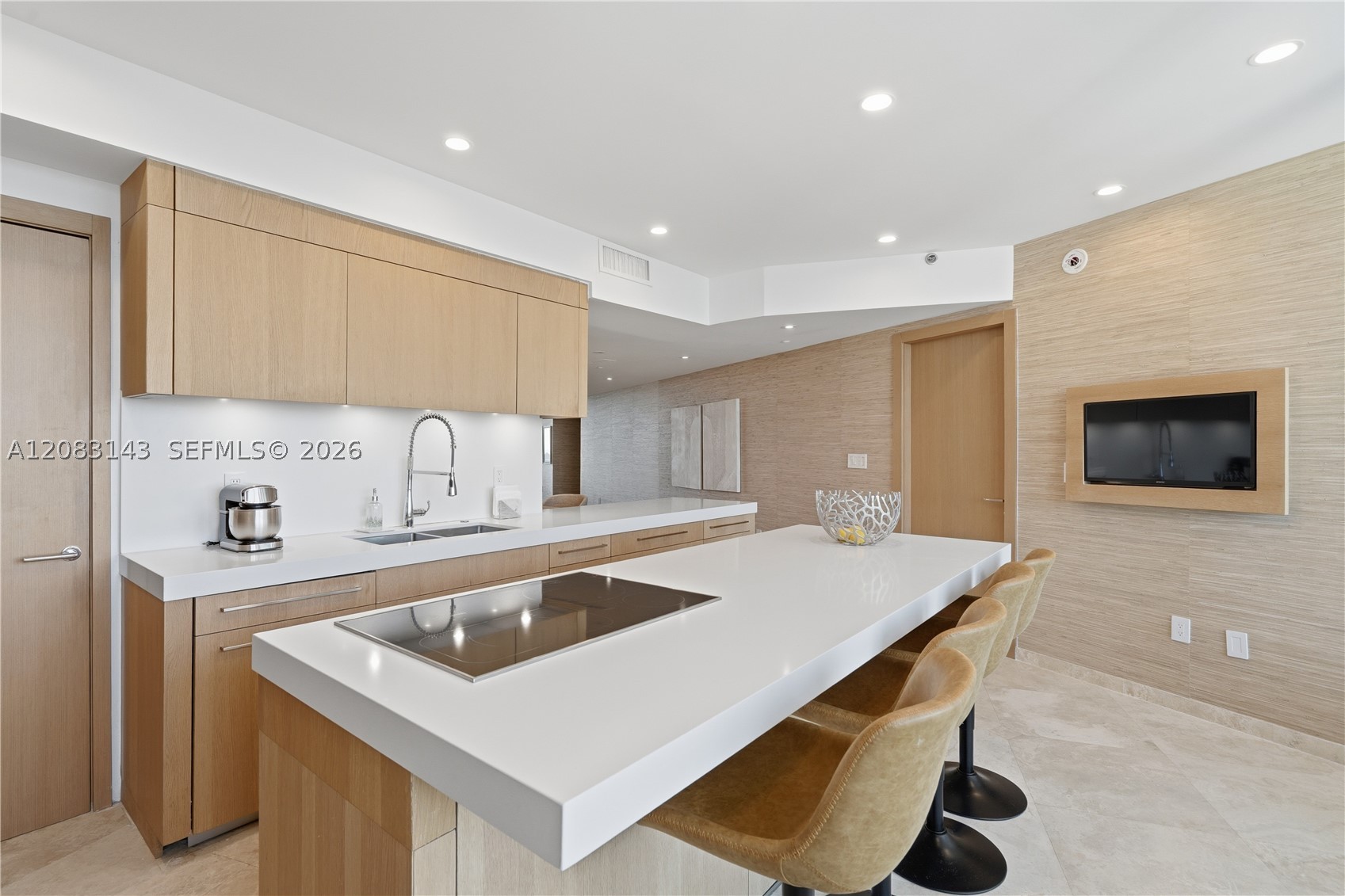 1000 S Pointe Dr #2202 Miami Beach, FL 33139