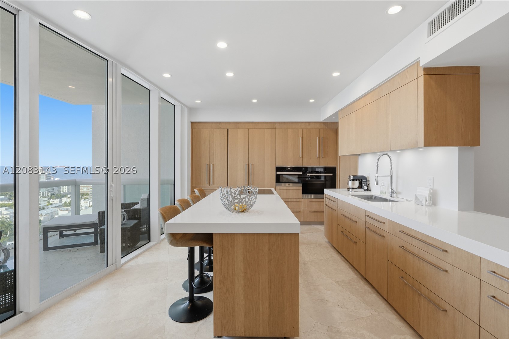 1000 S Pointe Dr #2202 Miami Beach, FL 33139