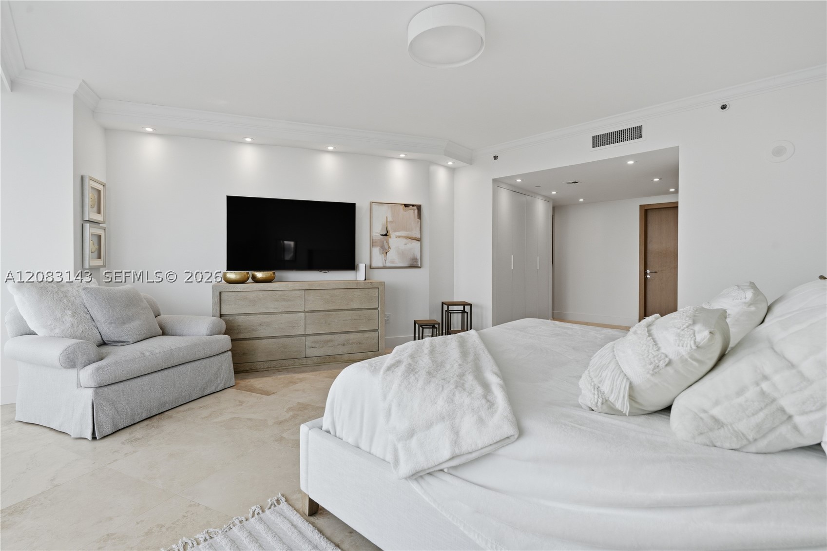 1000 S Pointe Dr #2202 Miami Beach, FL 33139