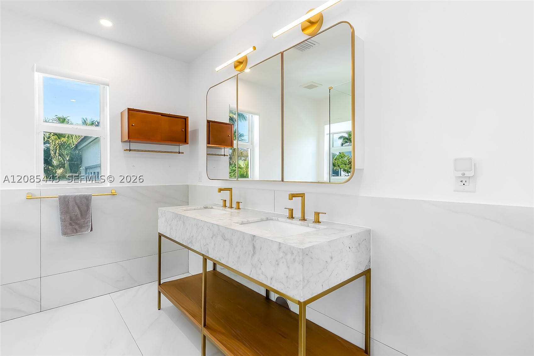 719 W 51st St Miami Beach, FL 33140