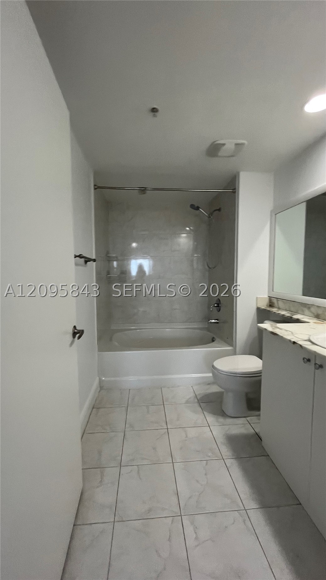 image The Venture at Aventura21