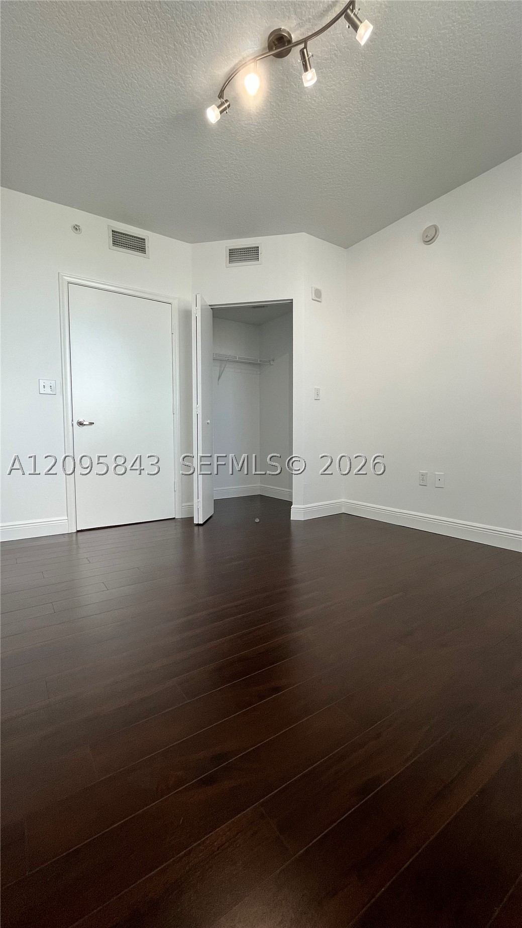 image The Venture at Aventura24