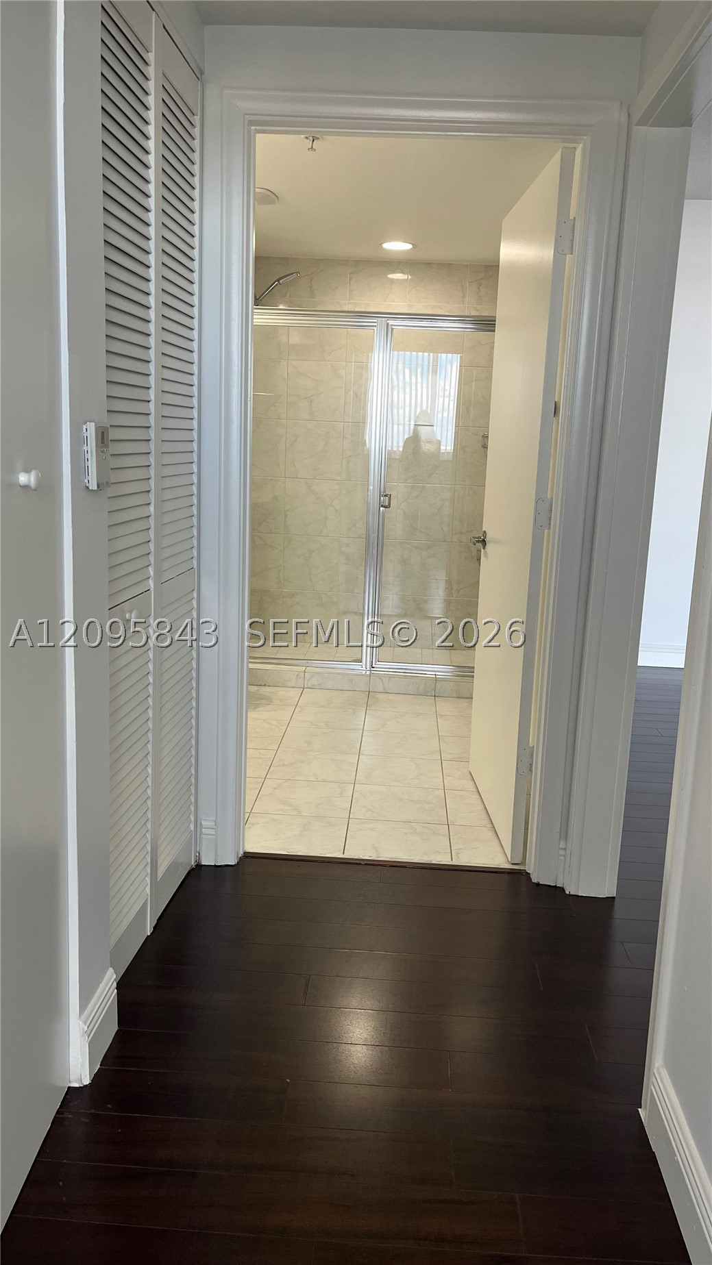 image The Venture at Aventura25