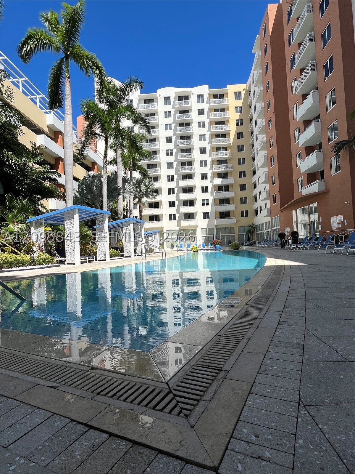image The Venture at Aventura31