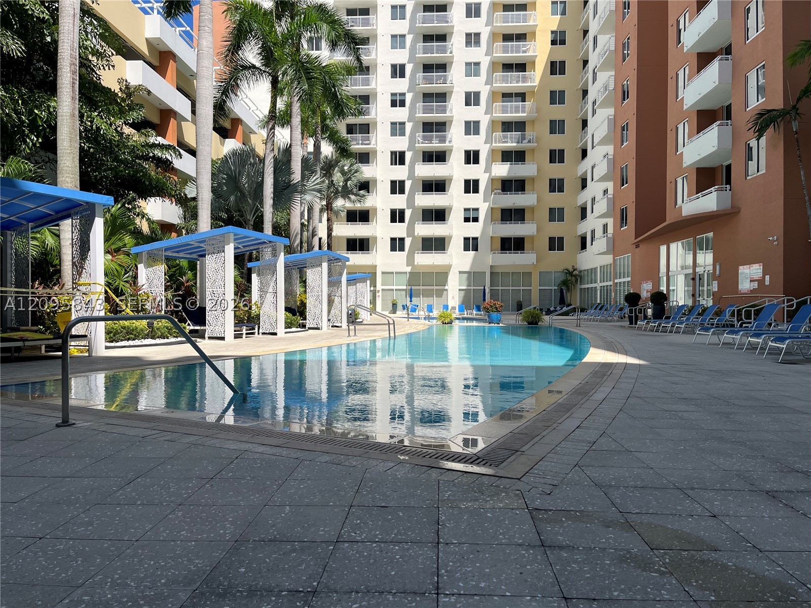 image The Venture at Aventura33