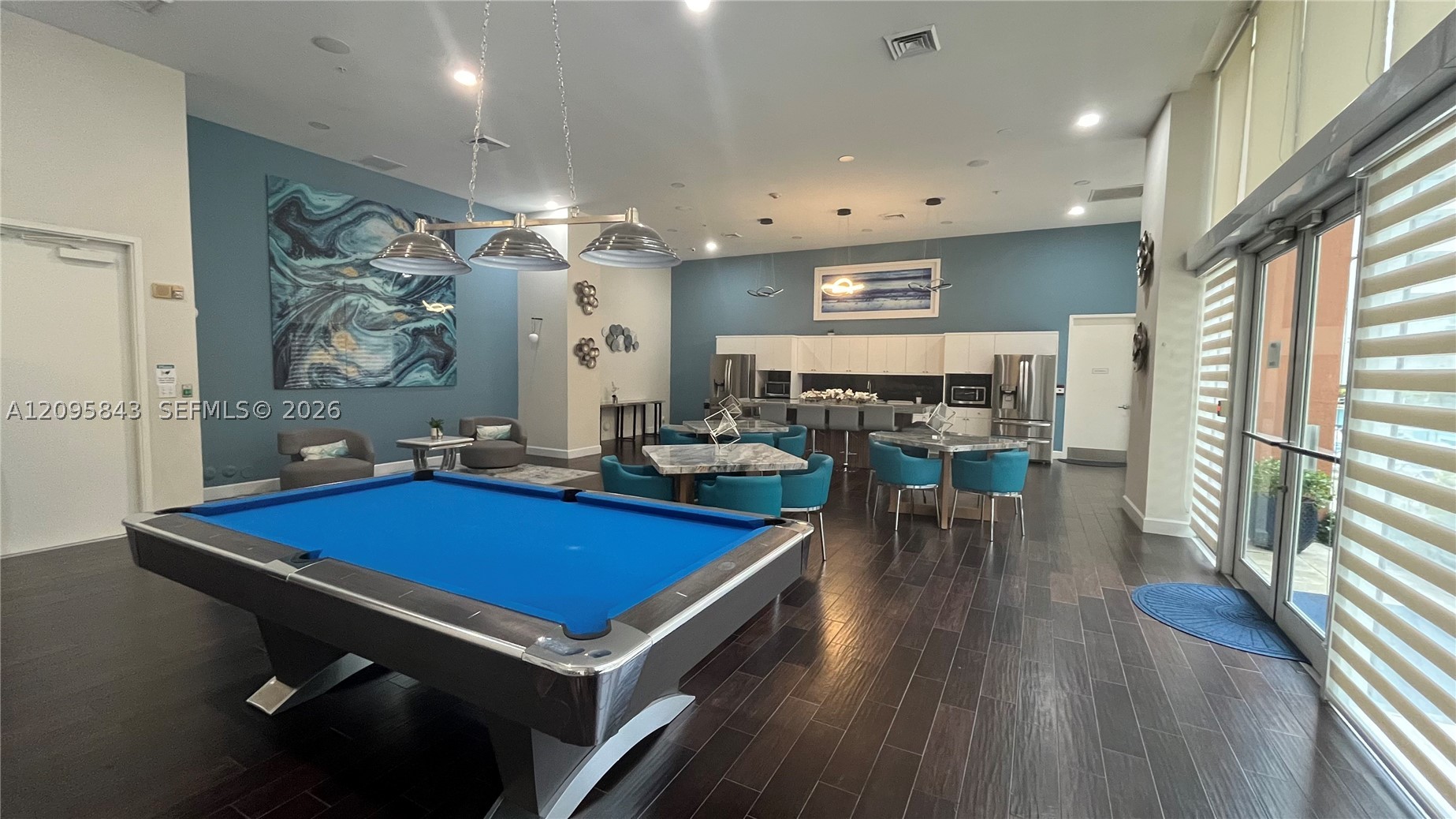 image The Venture at Aventura38