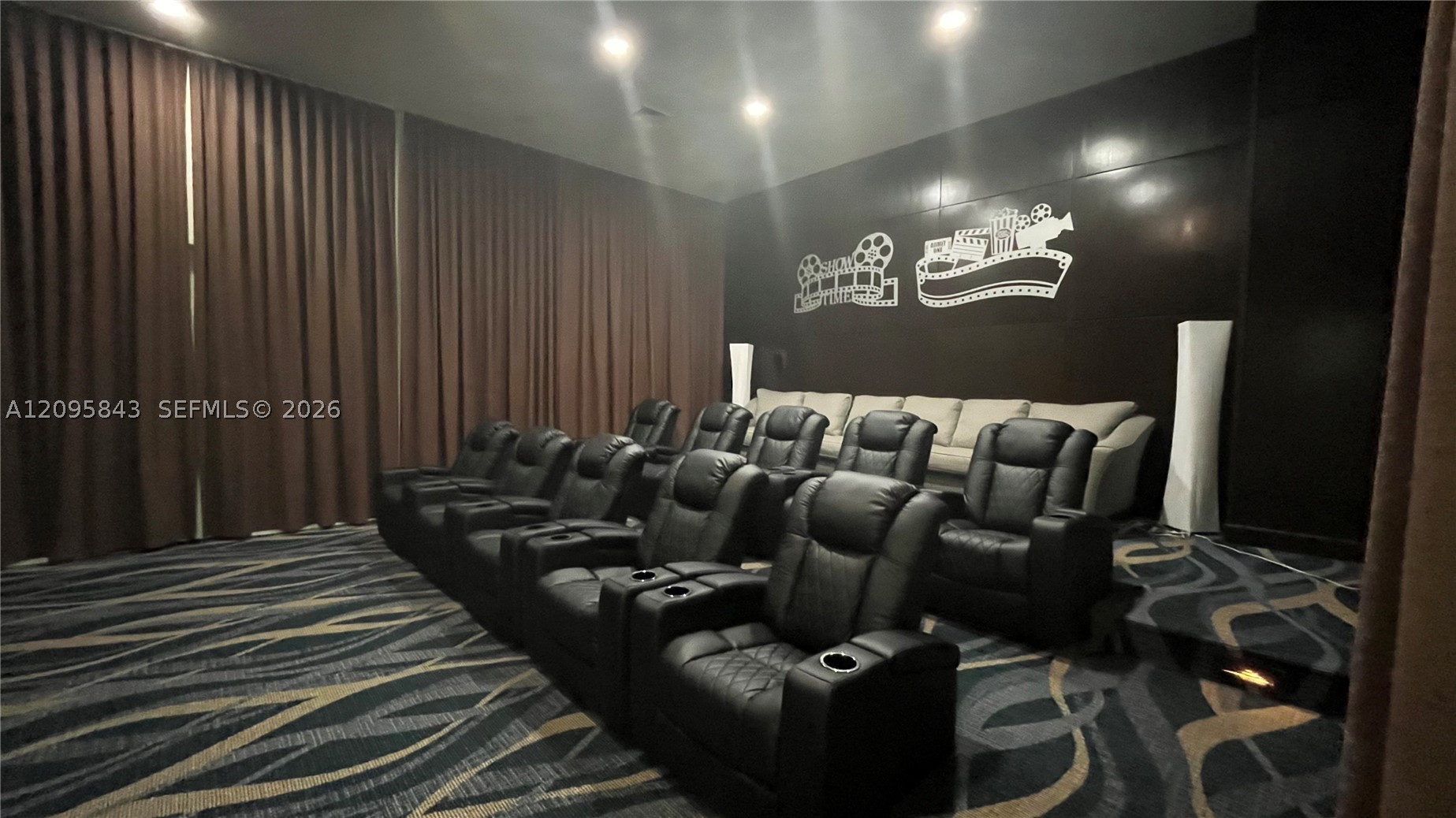 image The Venture at Aventura40