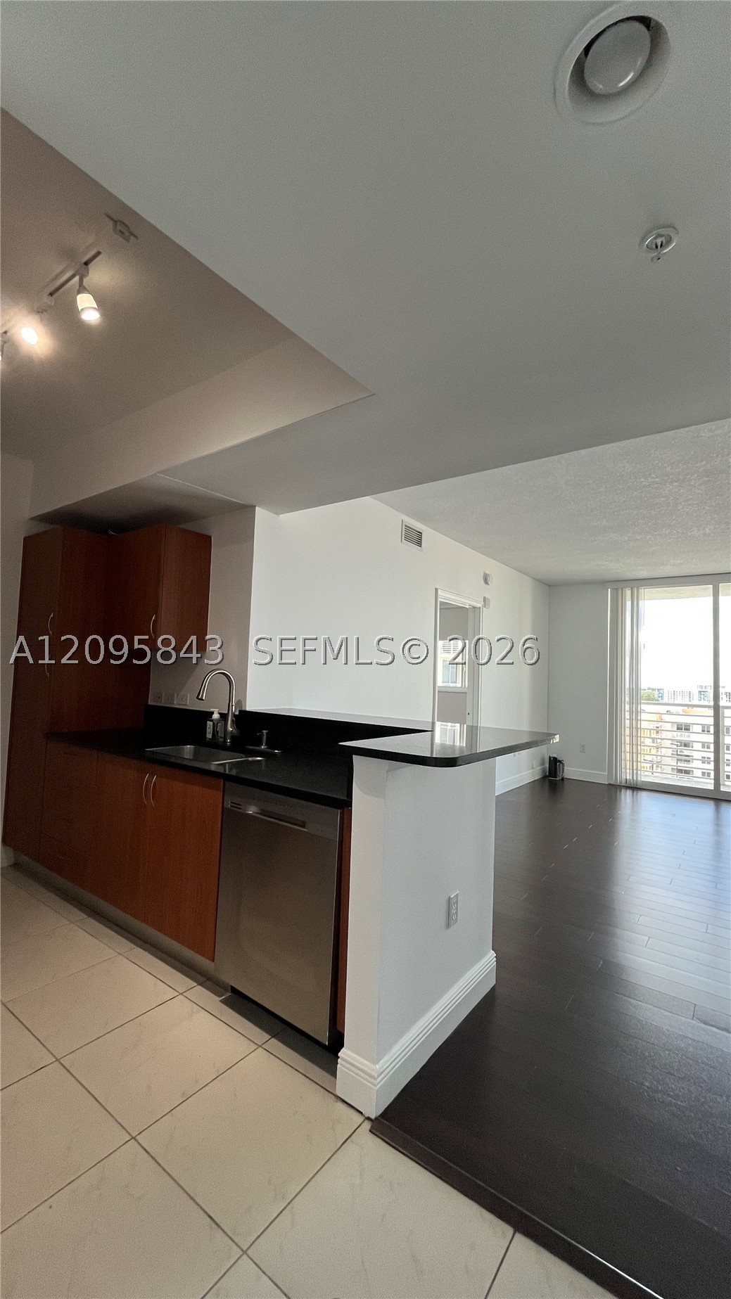 image The Venture at Aventura6