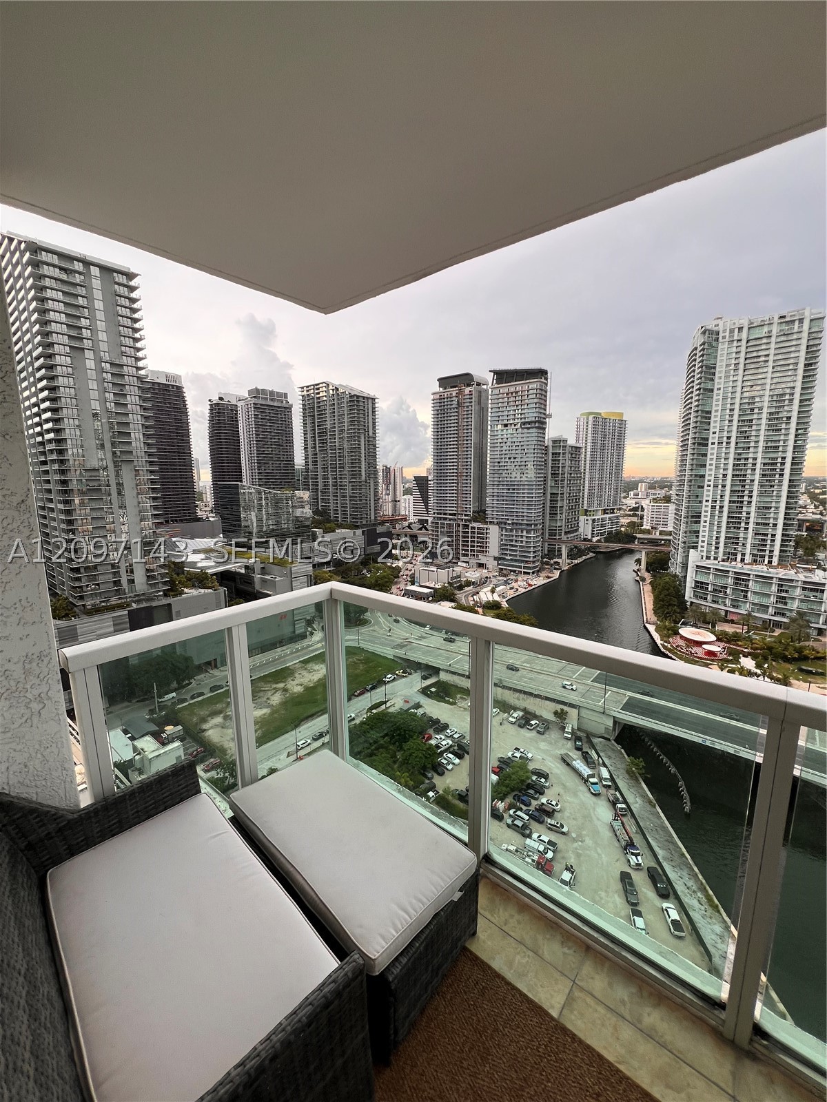 image Brickell on the River North9