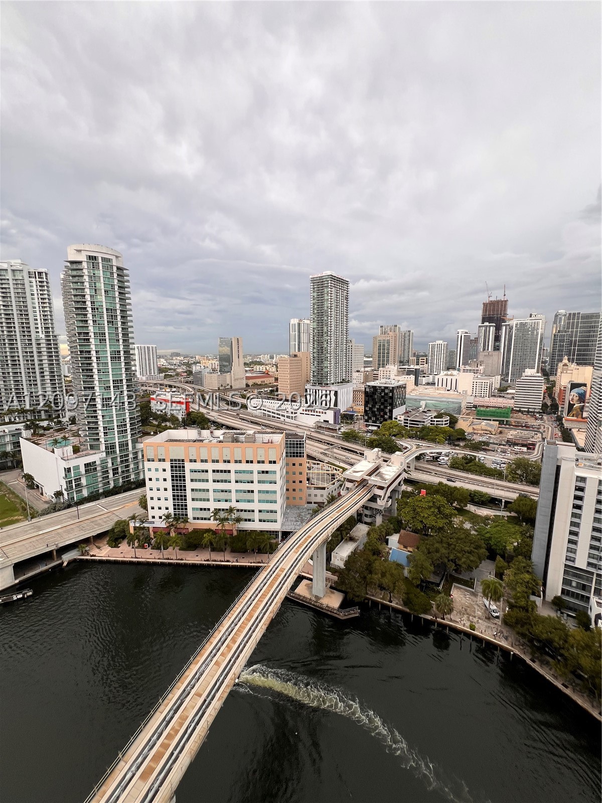 image Brickell on the River North23